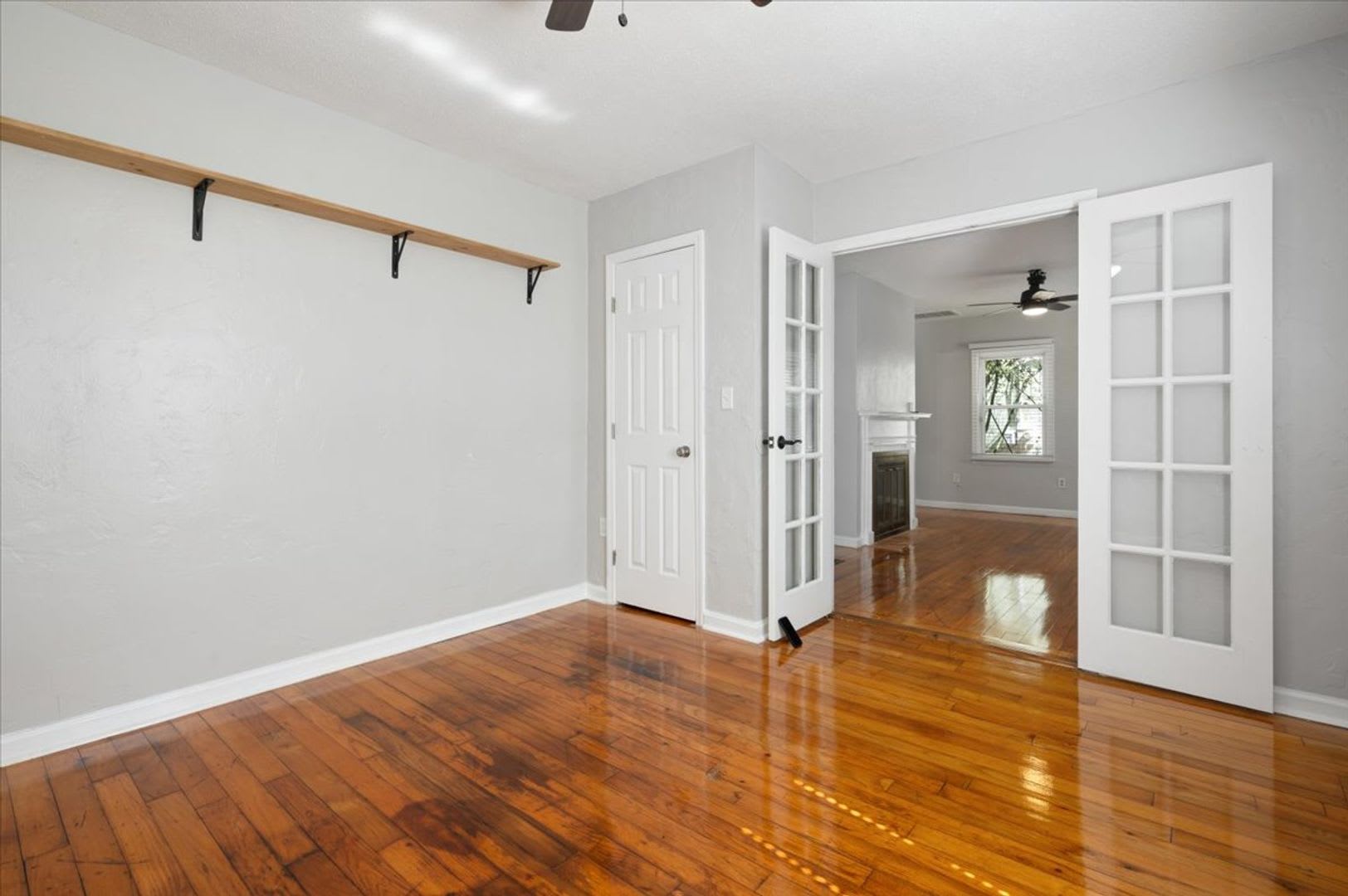 Charming 4-Bedroom Home in Victory Manor – Prime Savannah Location! – photo 2