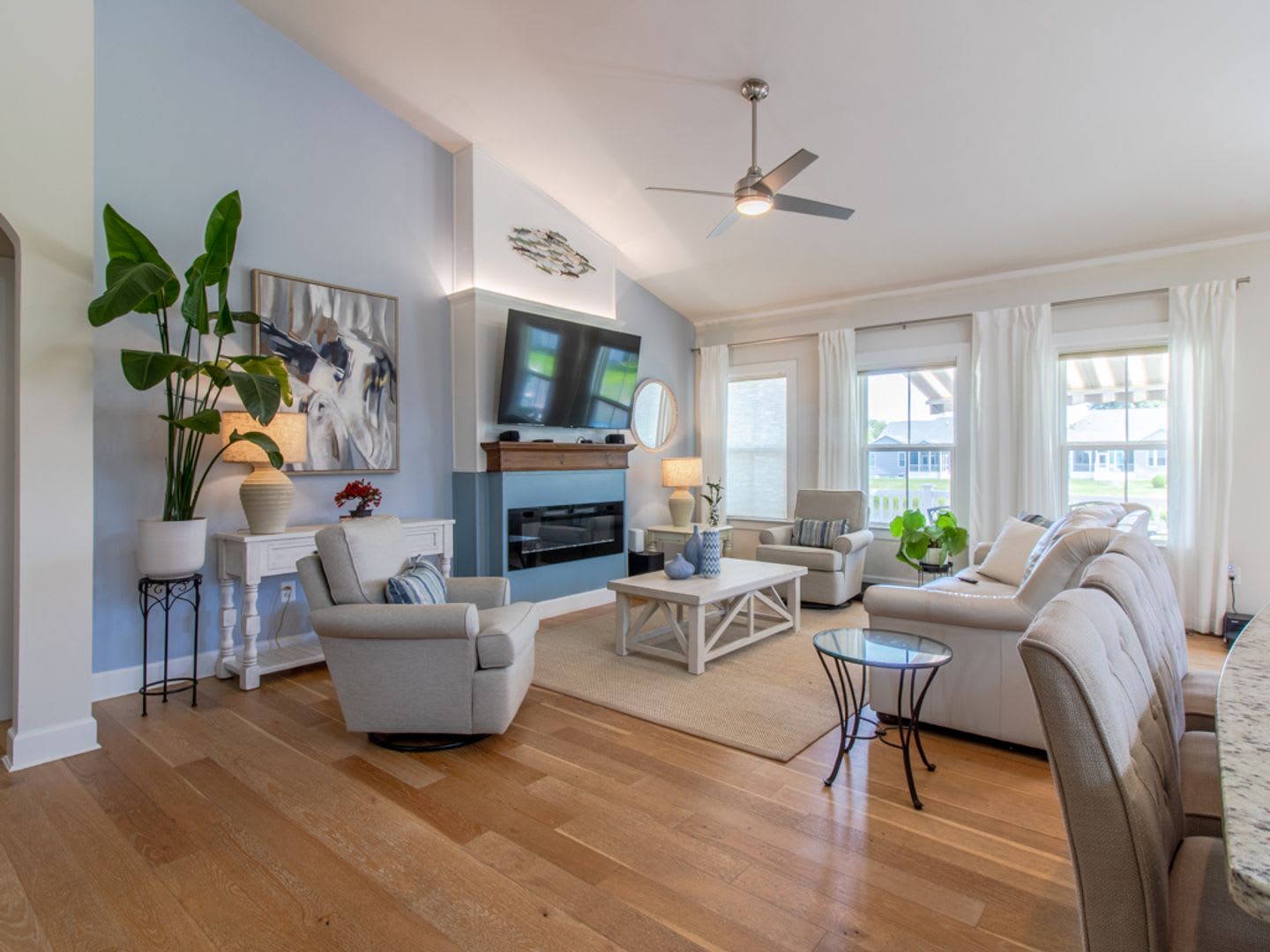Spacious 4-Bedroom Home with Pond Views, Finished Basement & Community Pool – photo 2