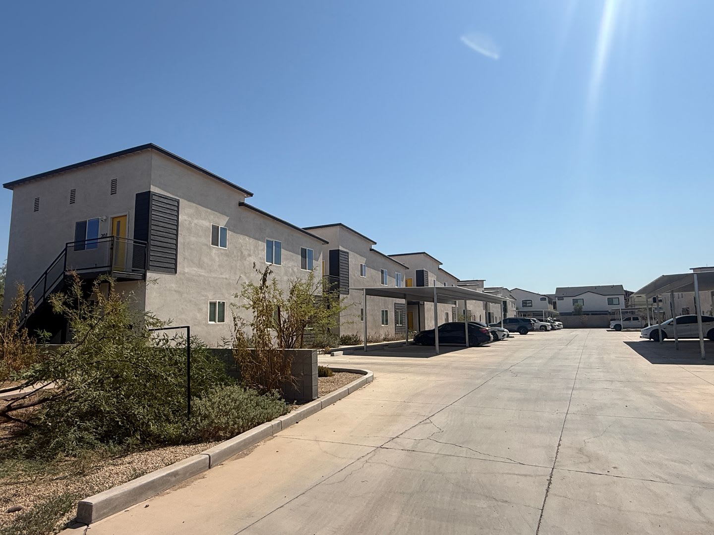 Newer Condo Built 2025, 3 bed, 2 bath, Vinyl wood floors, White cabinets, Quartz Counter tops – photo 4