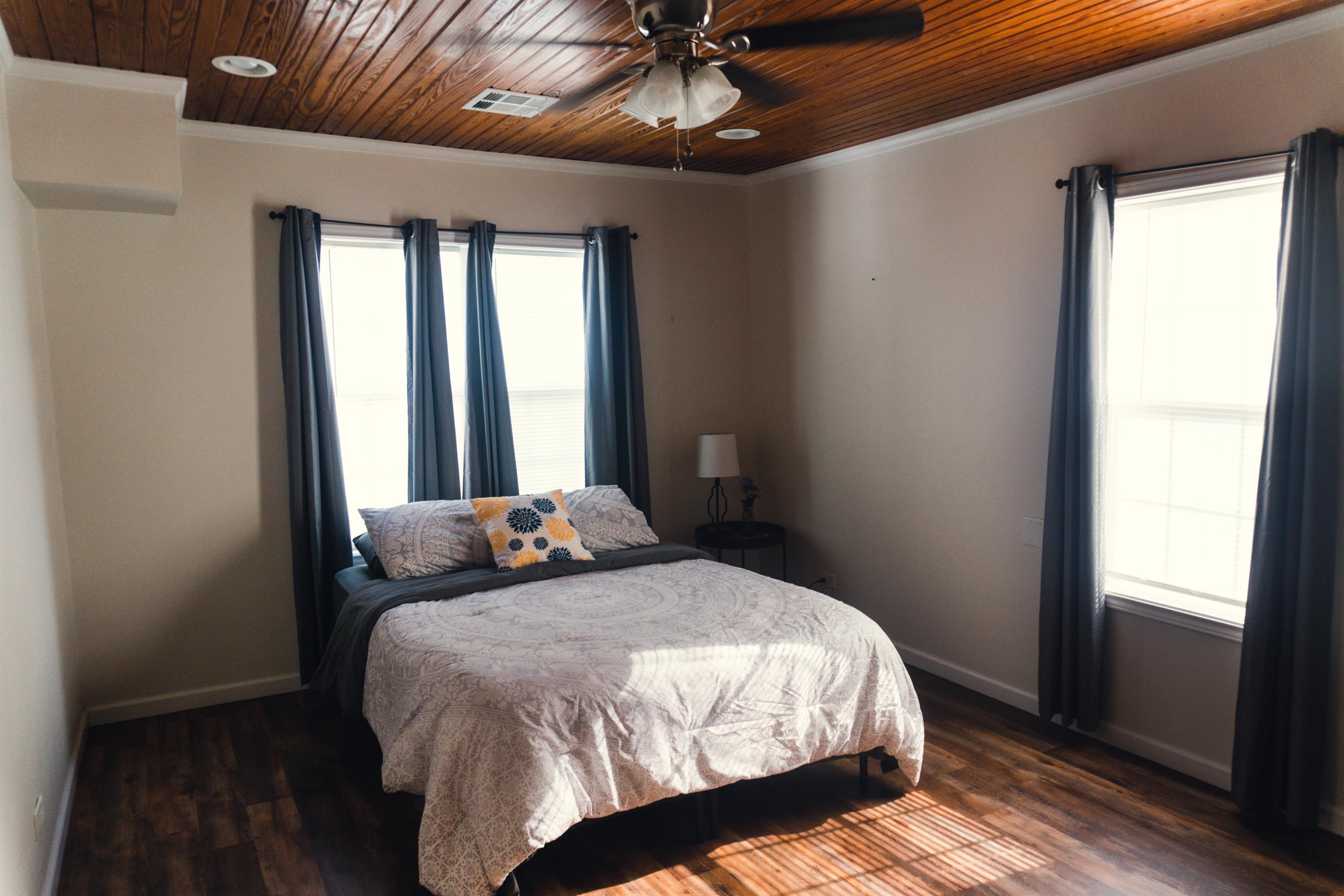 125 East – photo 4