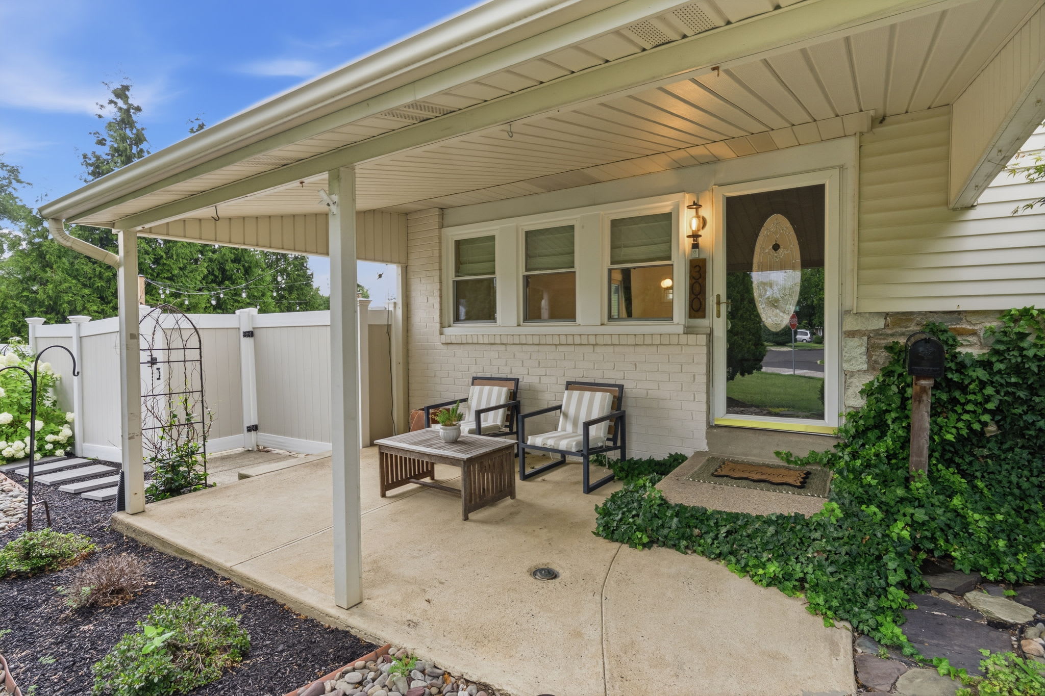 300 Abbott Road – photo 2