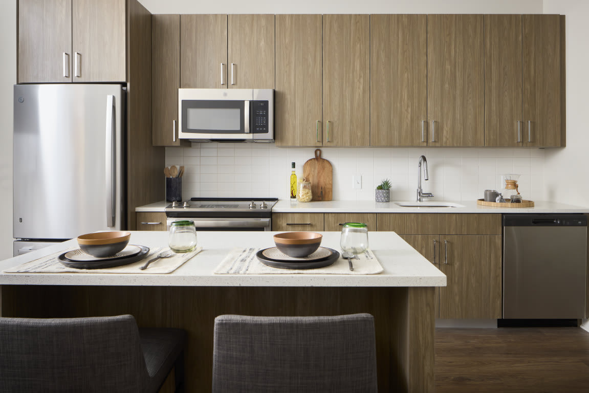 Sloan Clarendon – photo 1
