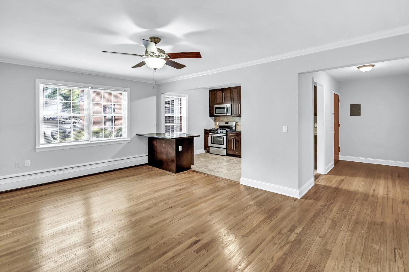 Verona Plaza Apartments – photo 2