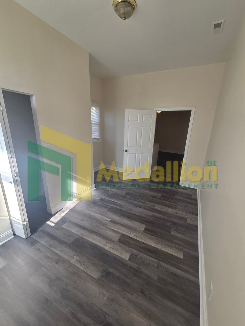 Updated 4 Bedroom Home On A Quiet Block – photo 4