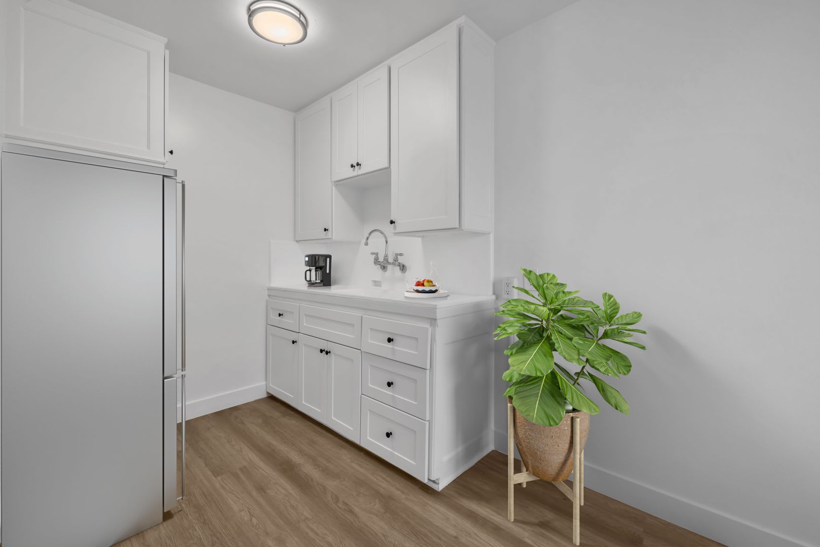 Newly Renovated Studio in Bluff Heights on 2nd Street – photo 5