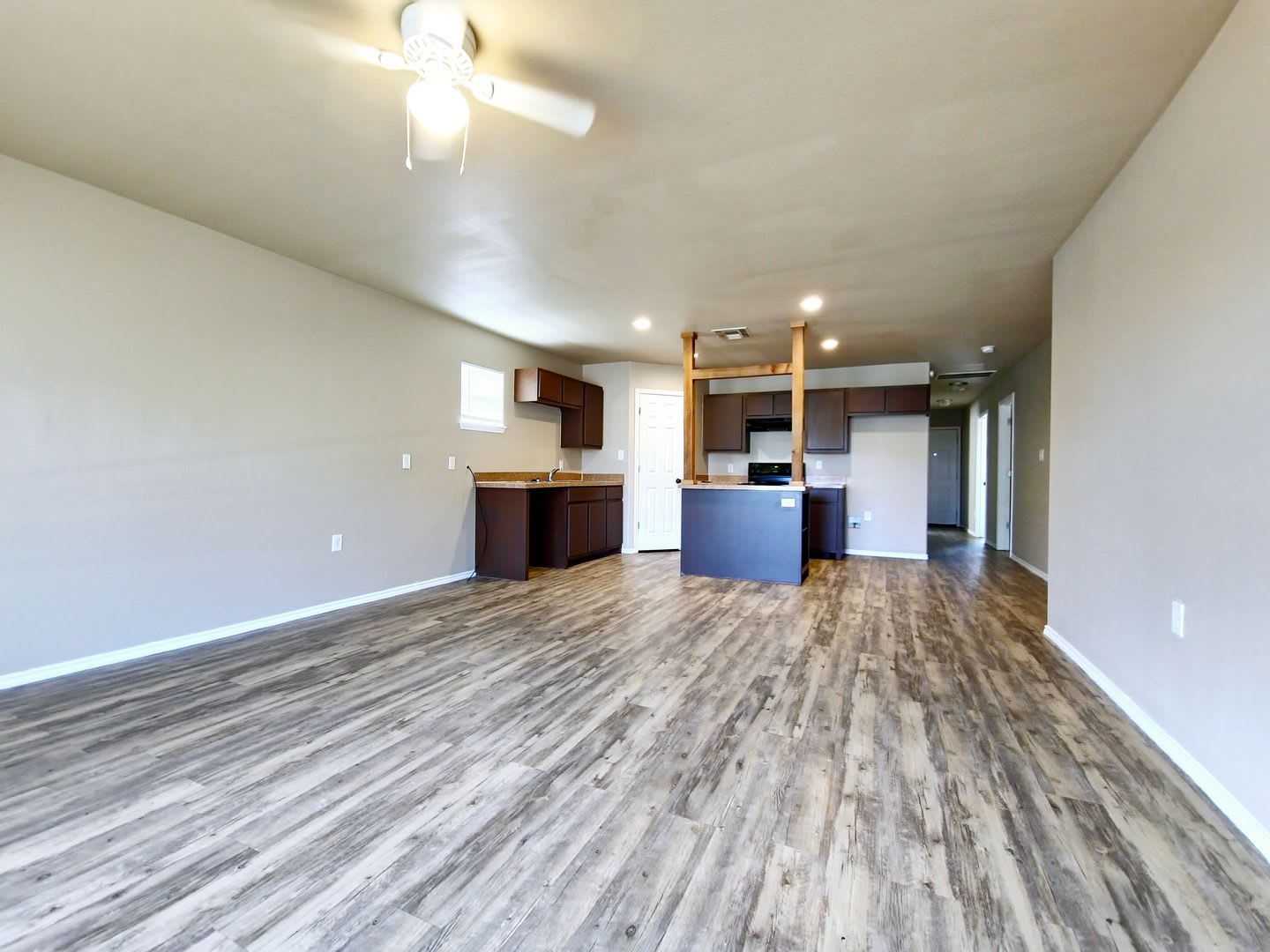 Cozy 3-Bedroom, 2-Bathroom Home with Garage in East Lubbock – photo 3
