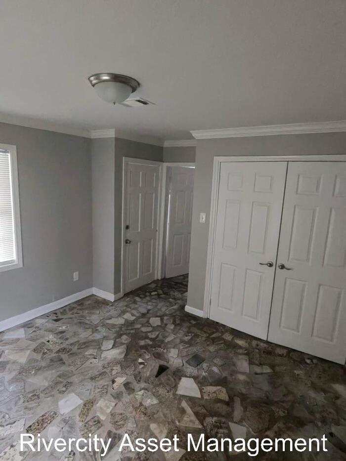 2198 Lyon Avenue – photo 5