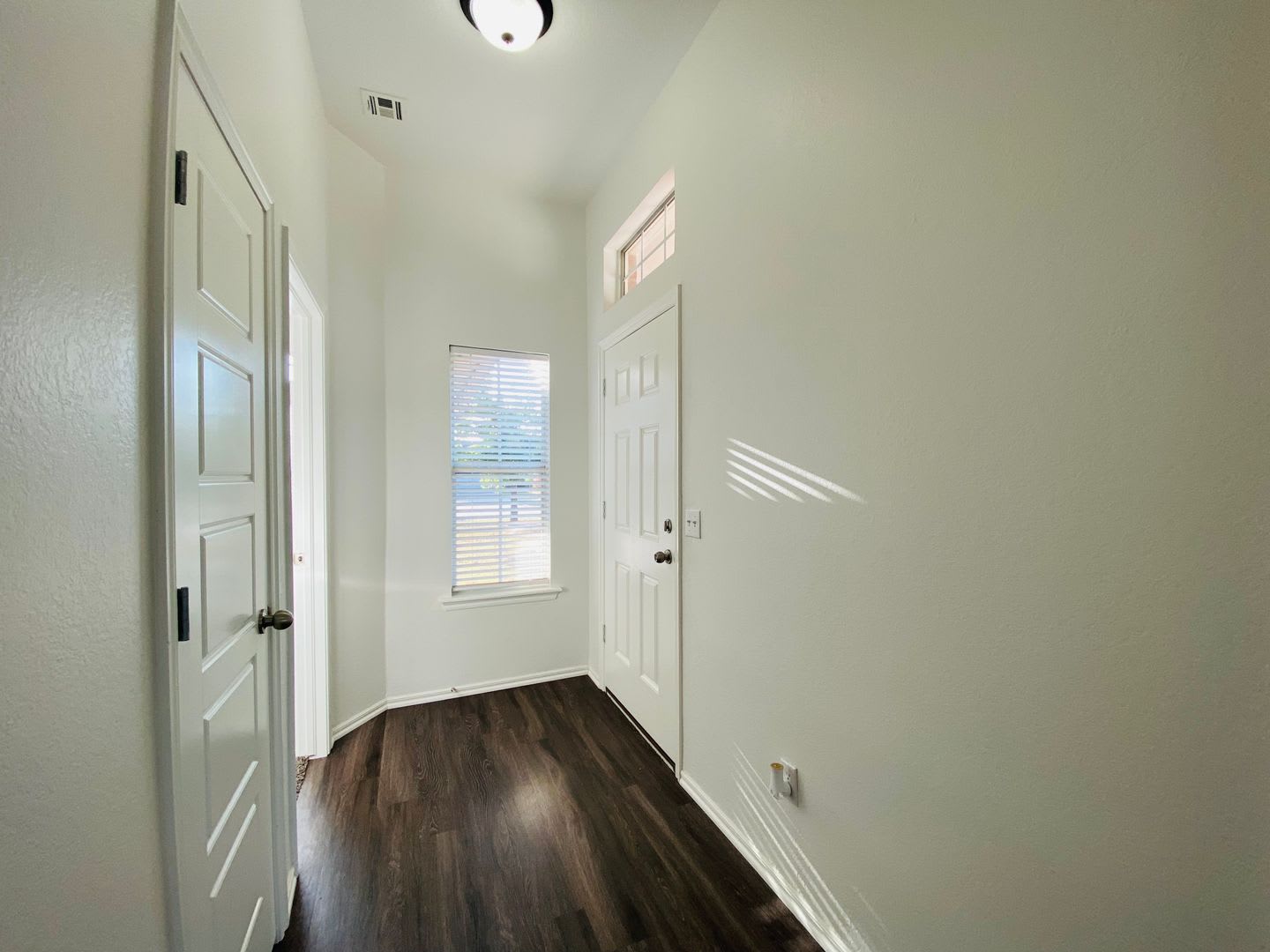 Freshly remodeled, 4 bed, 2 bath house in Mustang – photo 3