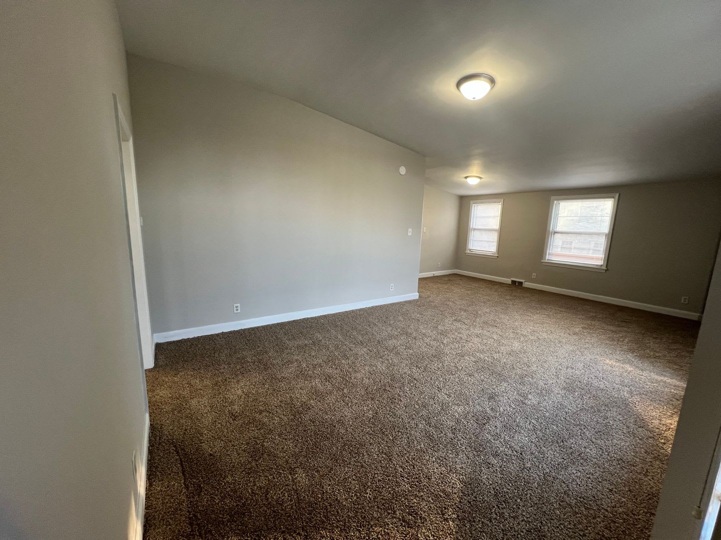 One Story House with Finished Basement – photo 2