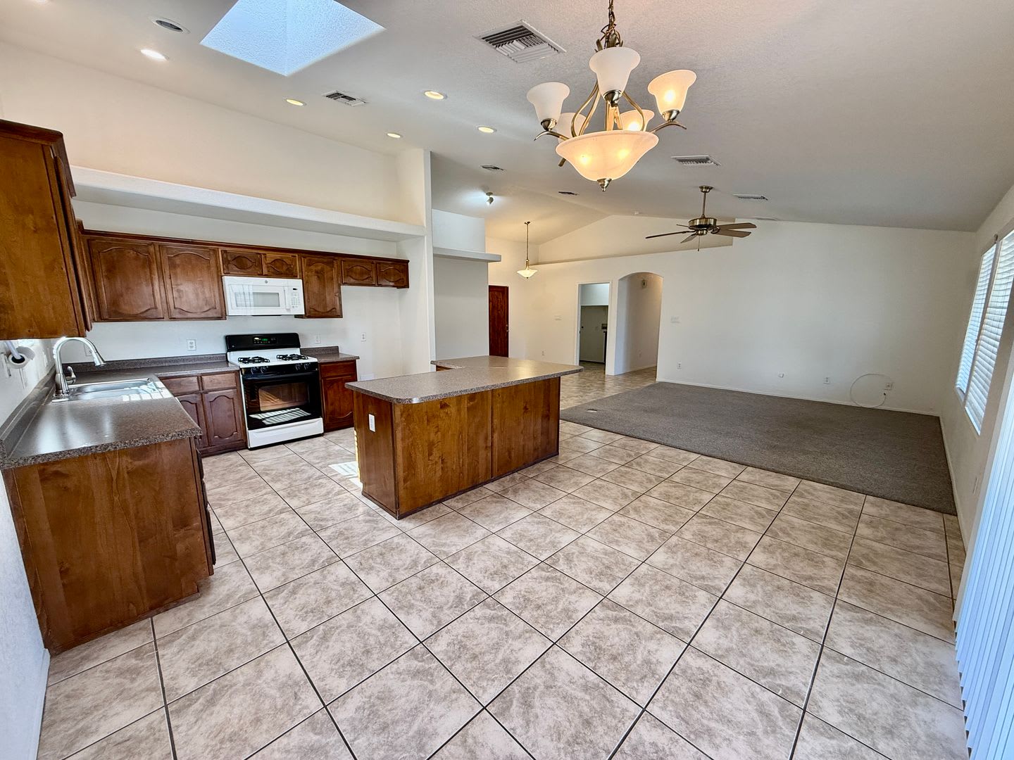 4 bed in Mesa Del Sol 11486 E Del Golfo – photo 4