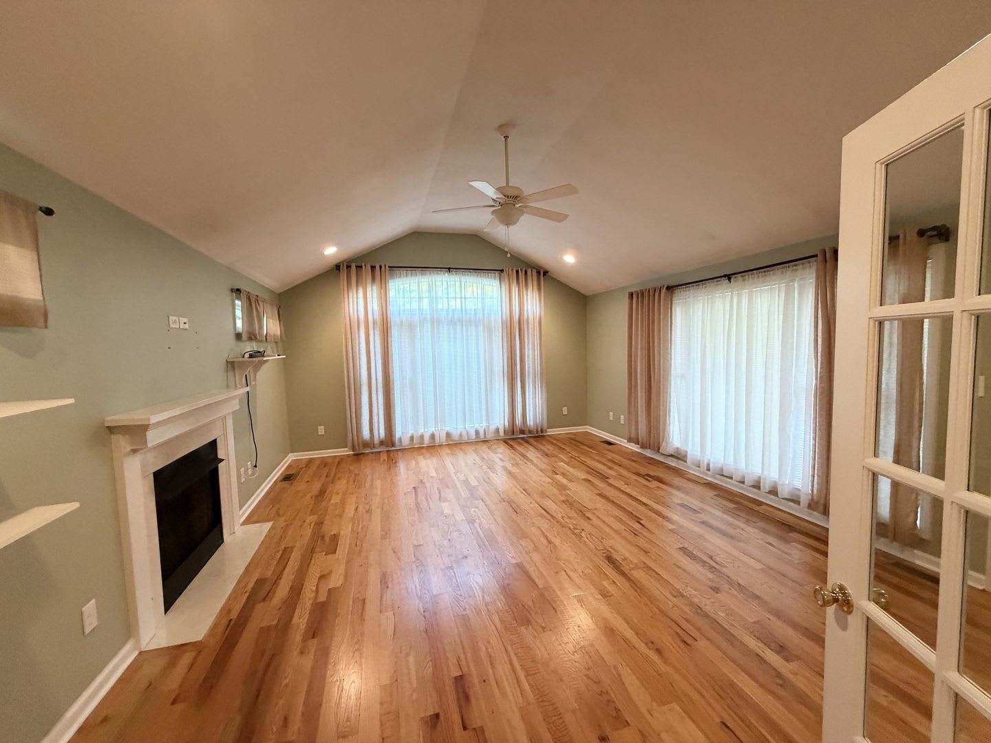 Established Neighborhood 3 Bedroom 1 Bath Brick Ranch Home Gas Fireplace Large Backyard Storage Shed – photo 4