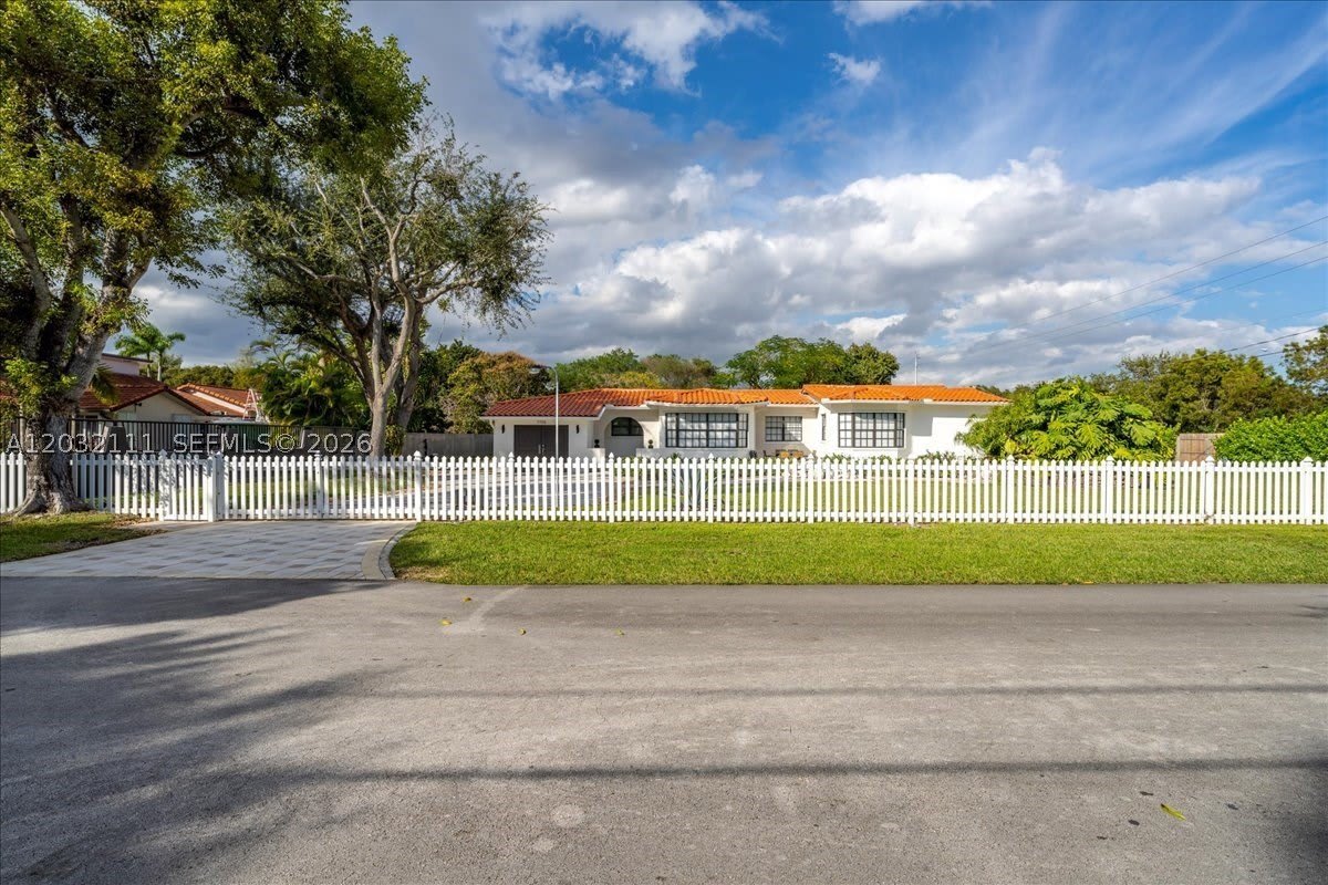 7705 SW 66th St – photo 2
