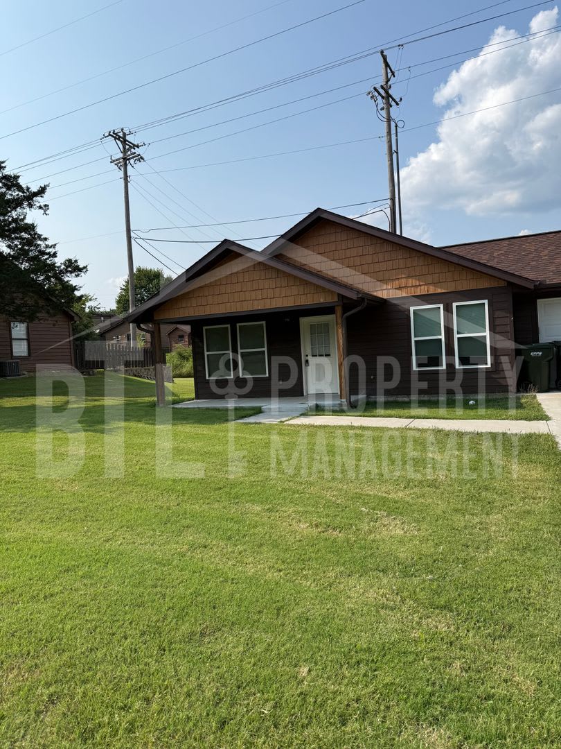 Beautiful 3 Bedroom Home With Fenced Yard In Hollister – photo 2