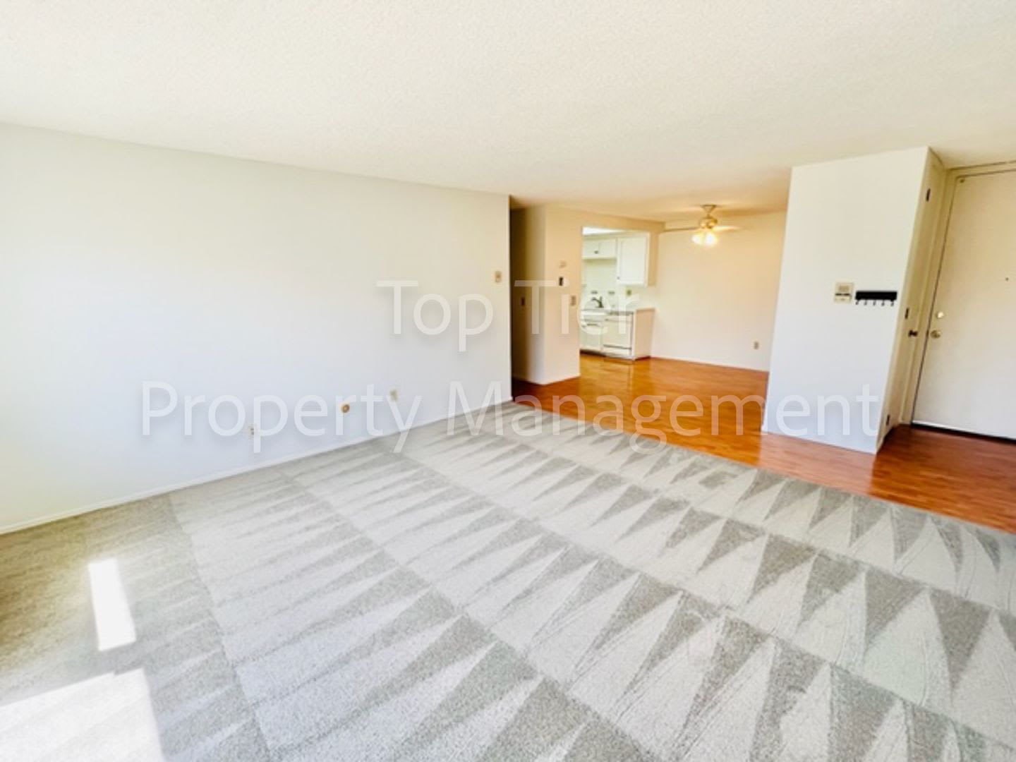 Nice 2Bd 2Bth 1180Sf End Unit Condo In University Heights Available Now – photo 5