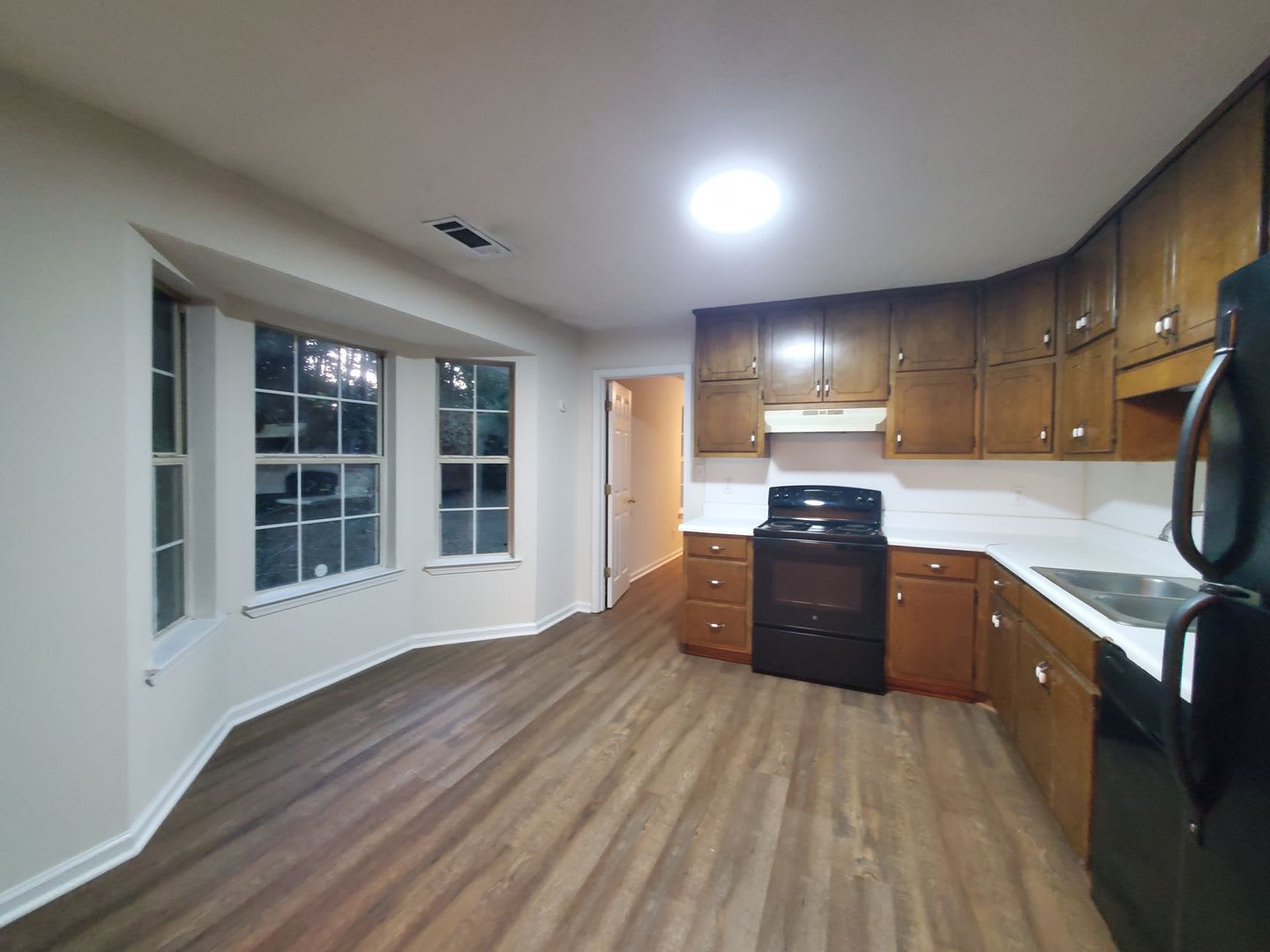 Open House Available On Thursday August 20Th Time 6 30 Pm 7 00 Pm Ranch Home Located In Nice Area Available Now Apply Now – photo 2