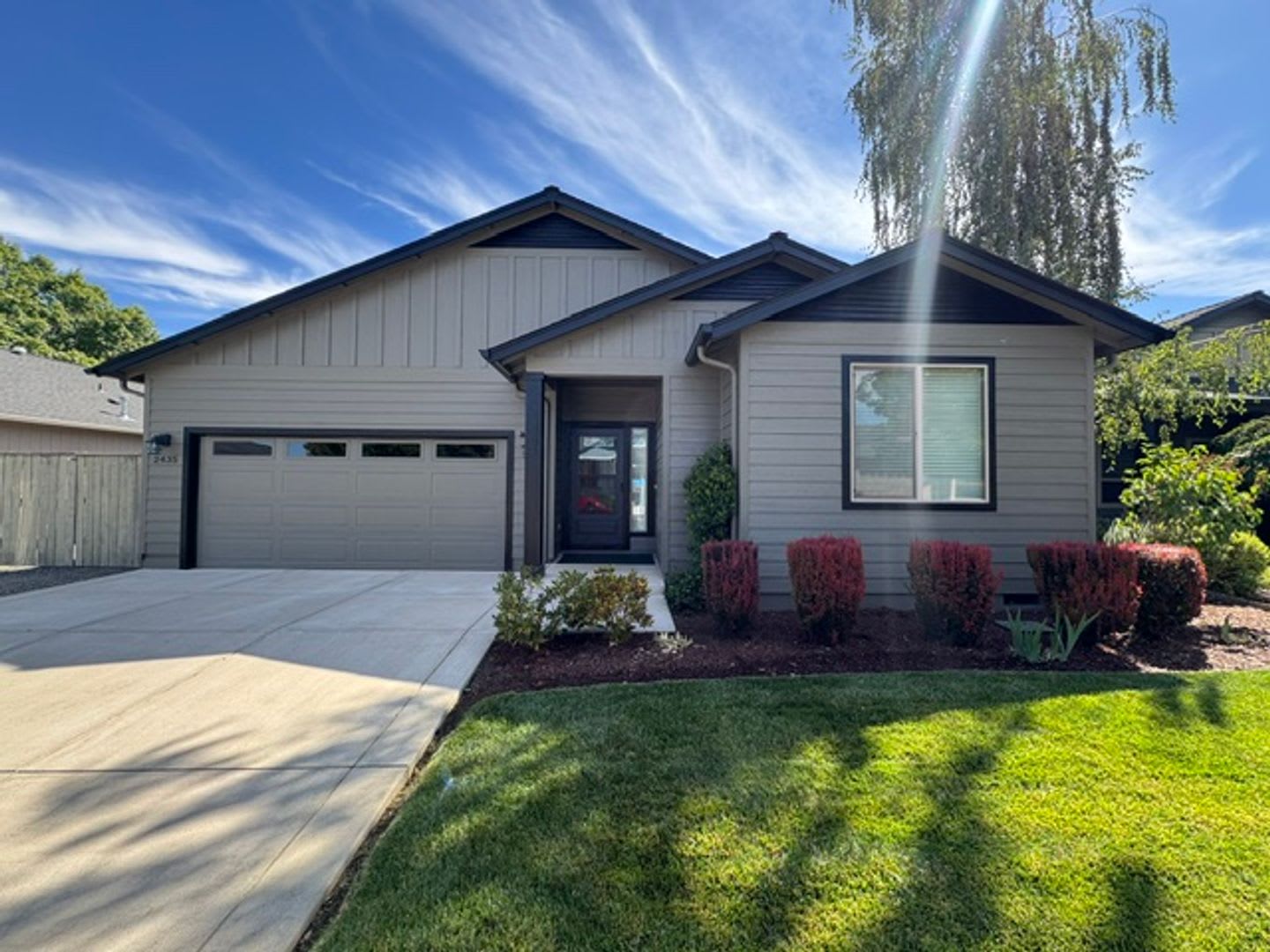 SPACIOUS & BEAUTIFUL 3-BEDROOM HOME WITH CENTRAL A/C & FIREPLACE! – photo 1