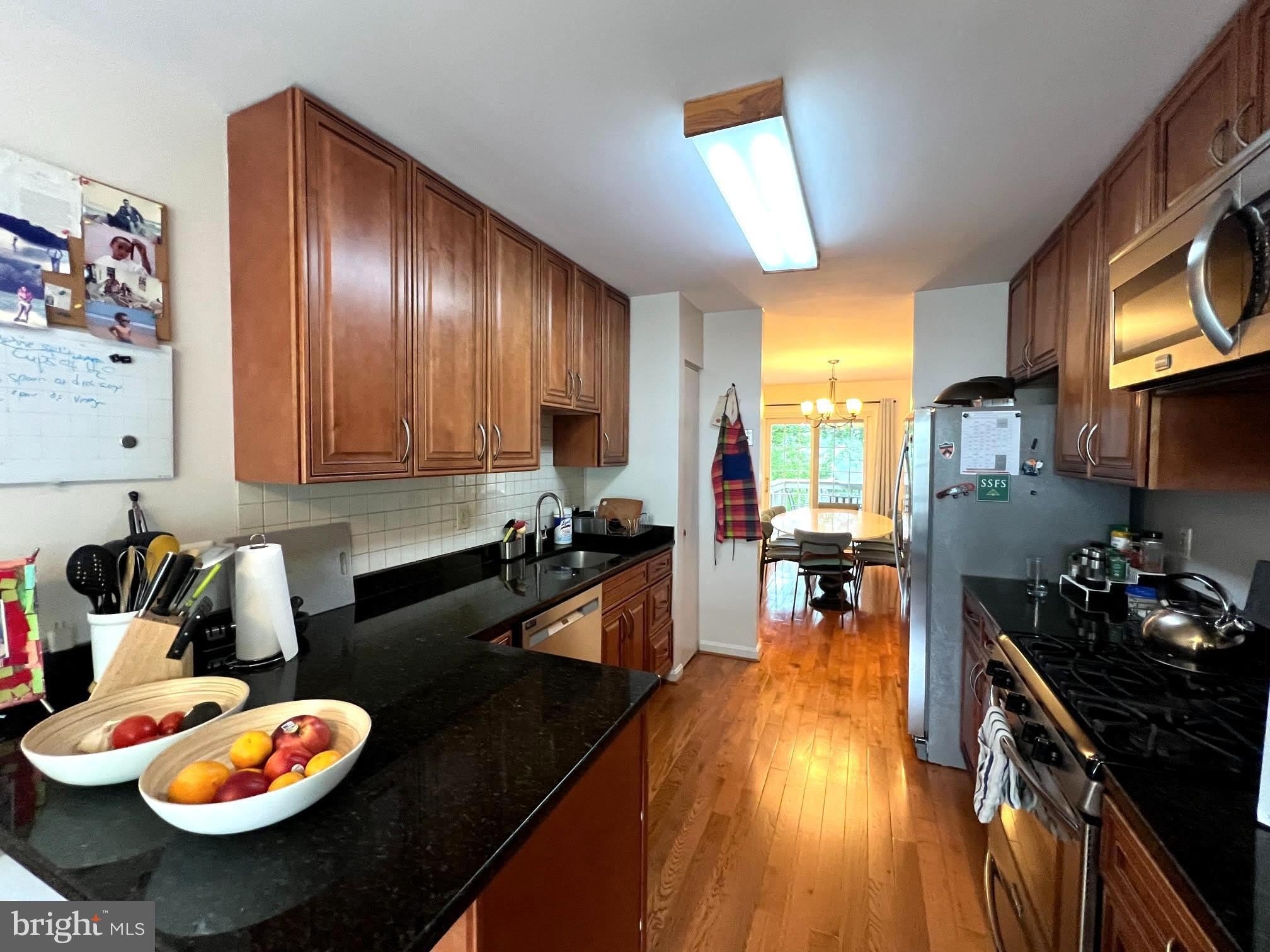 703 TWIN HOLLY Lane – photo 4