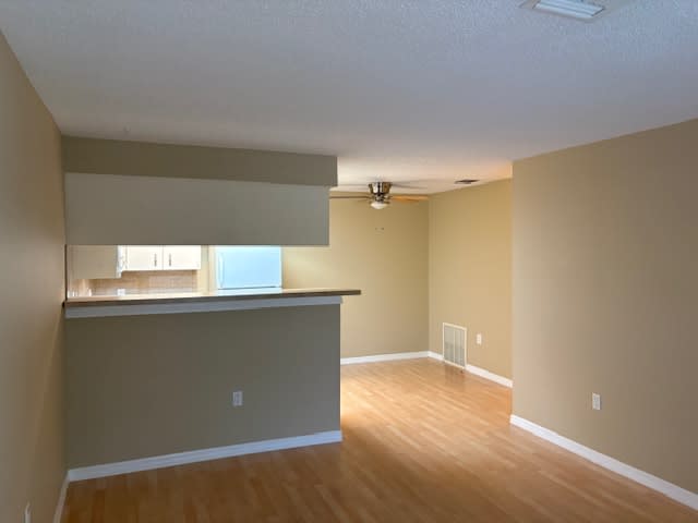 6165 Chesham Dr Apt 9 – photo 3