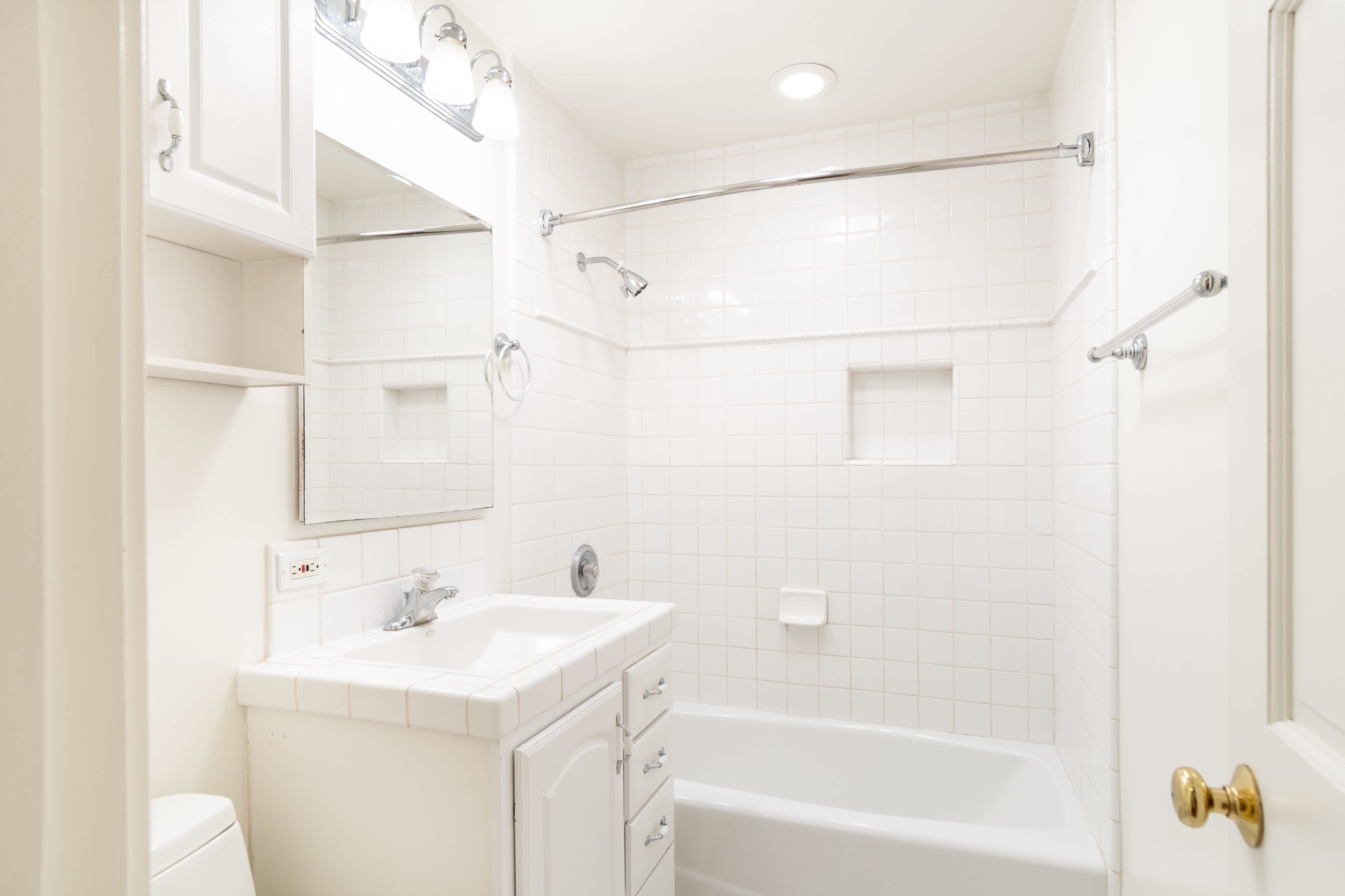 11669 Mayfield Avenue – photo 4