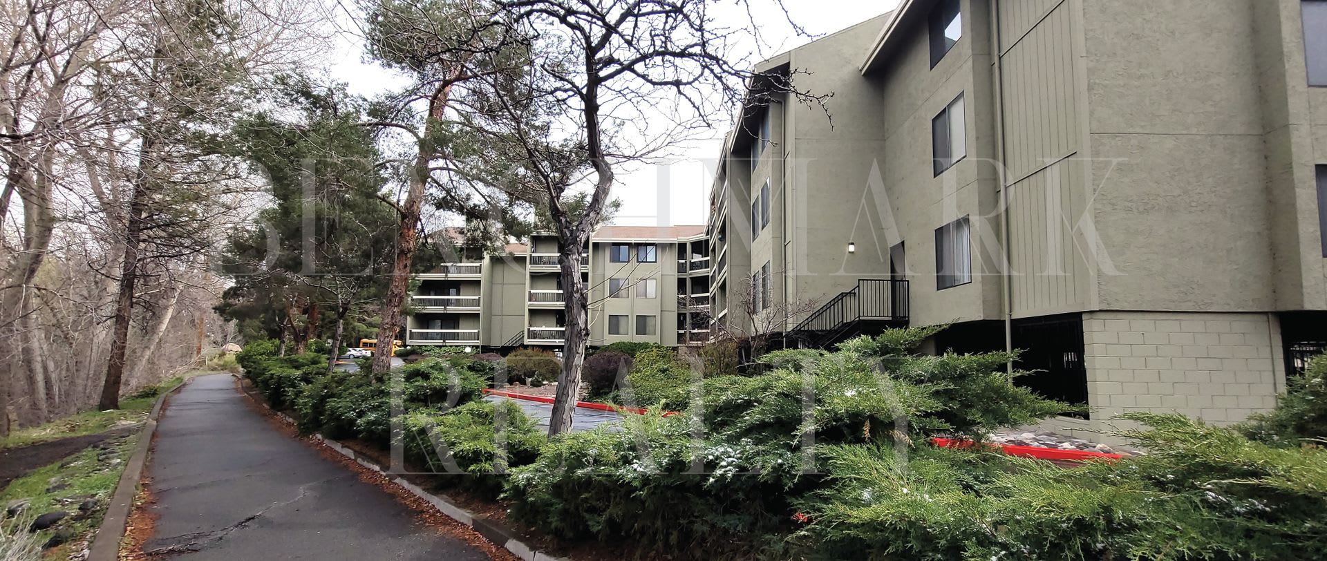 Beautifully remodeled huge 2 bedroom 2 bath with large balcony on the river! – photo 5
