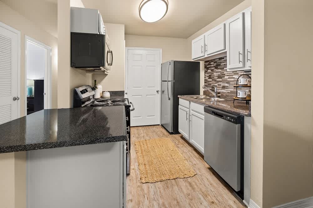Grand Biscayne Apartments – photo 1