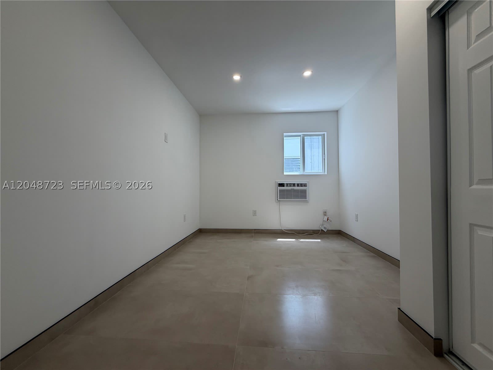 1235 Normandy Dr – photo 2