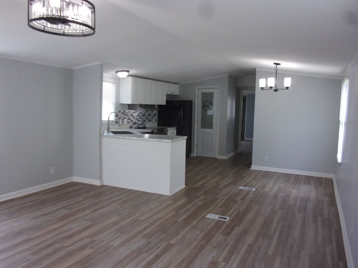 Beautifully Renovated 3 Bedroom 2 Bath Home In The Newport Area – photo 3