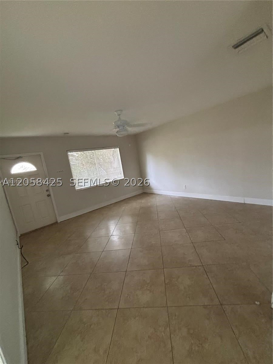 1061 NE 34th – photo 3
