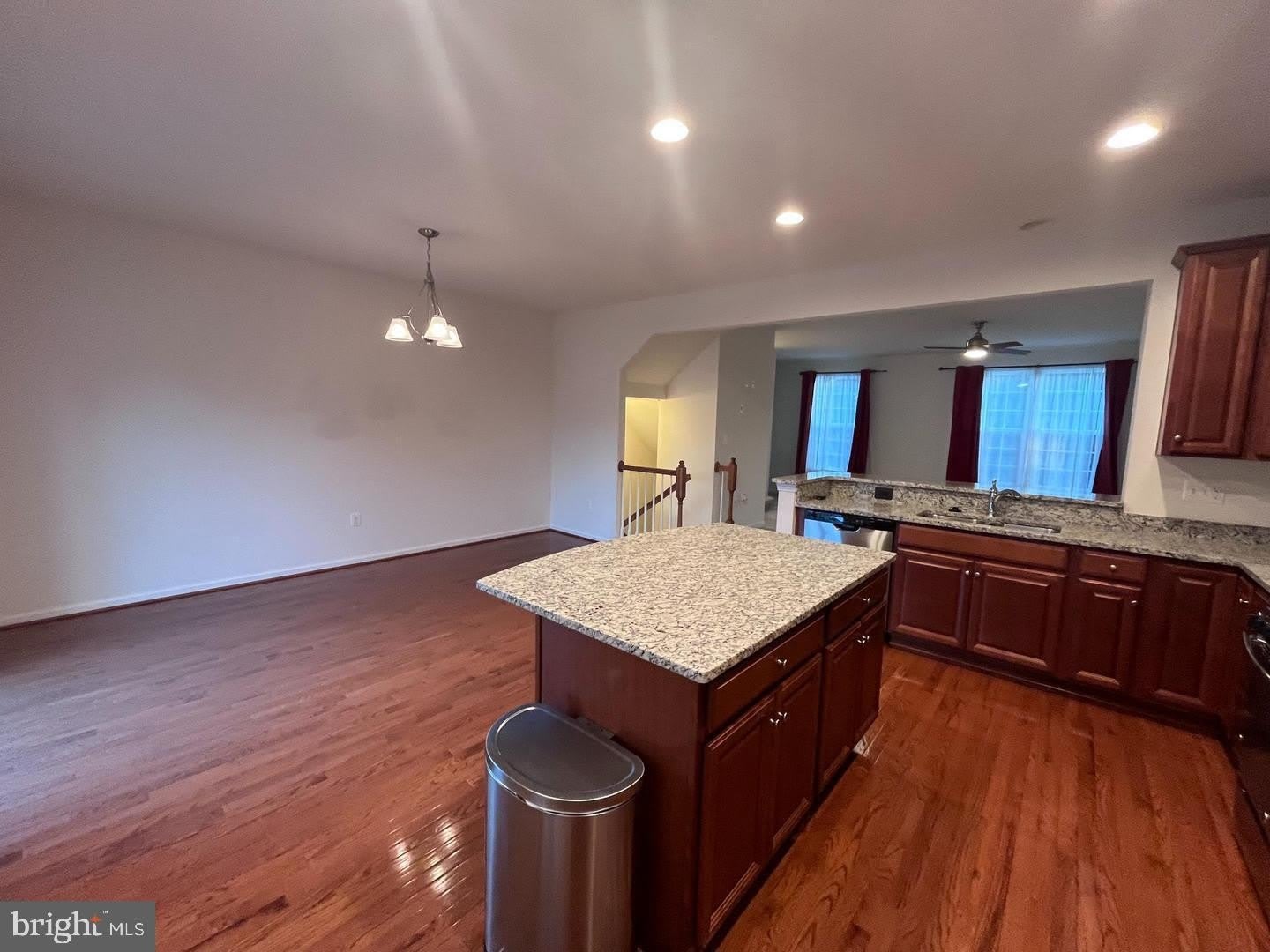 1118 Oakwood Street – photo 5