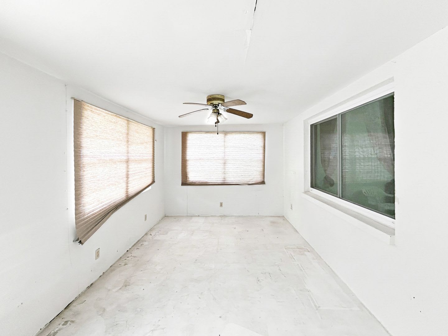Beautiful Largo Rental Featuring Florida Room, Patios &amp; Large Yard! 2bed – photo 4