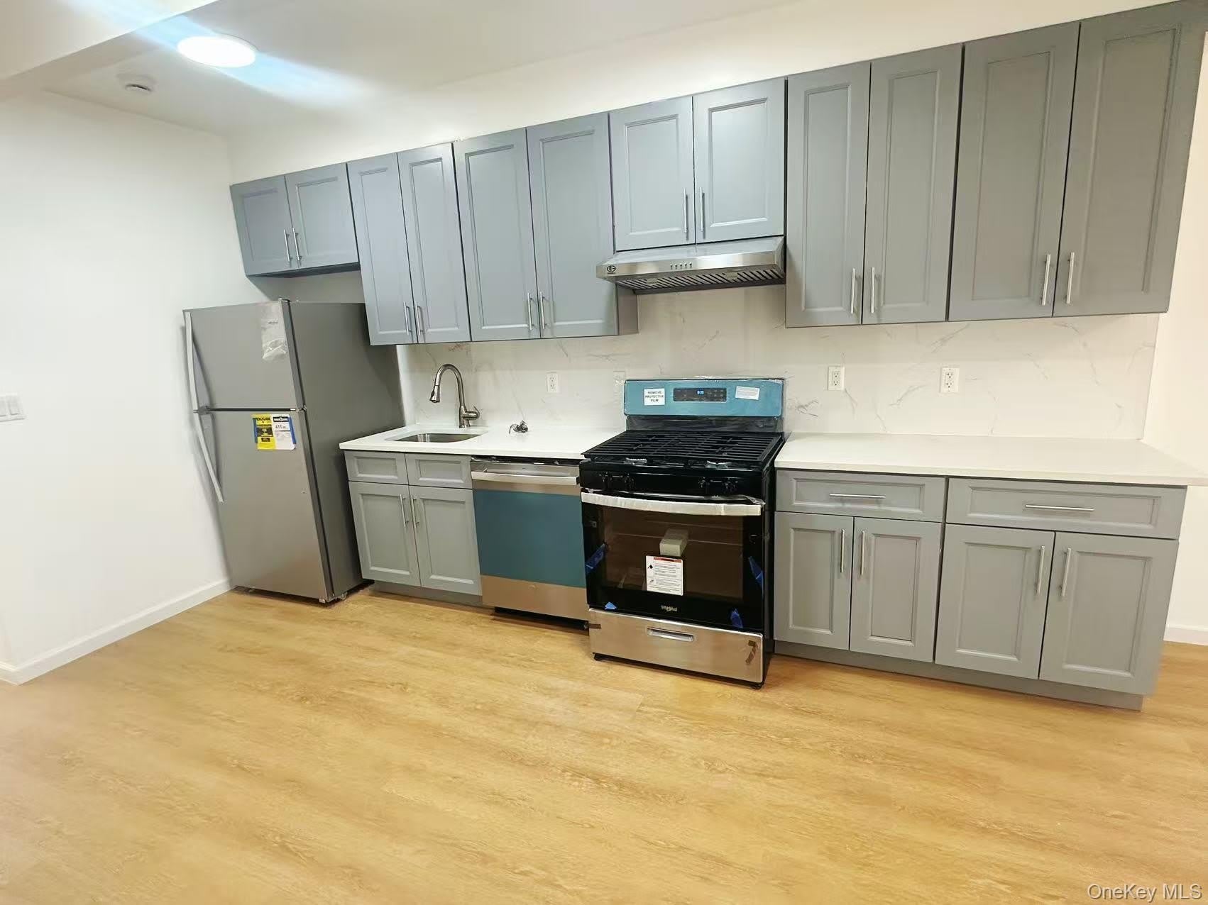 30-87 Steinway Street – photo 2