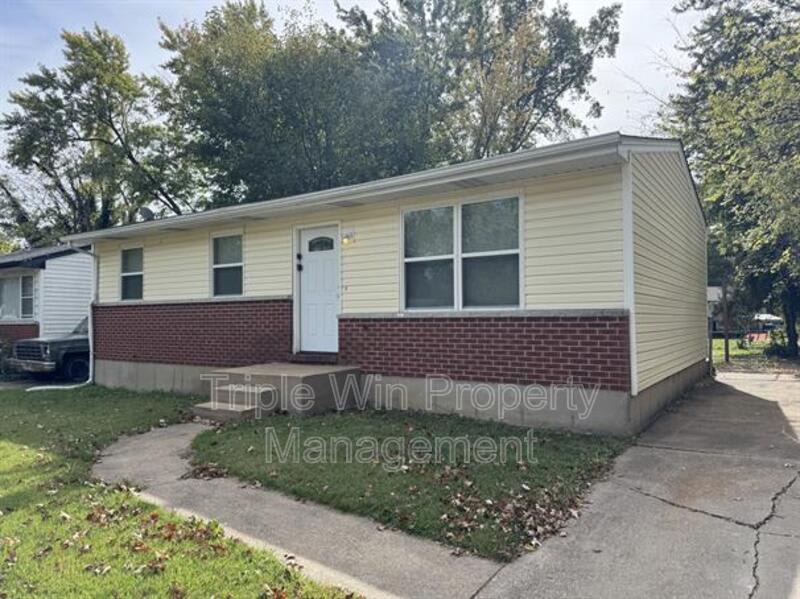 1372 Farmview Ave – photo 2