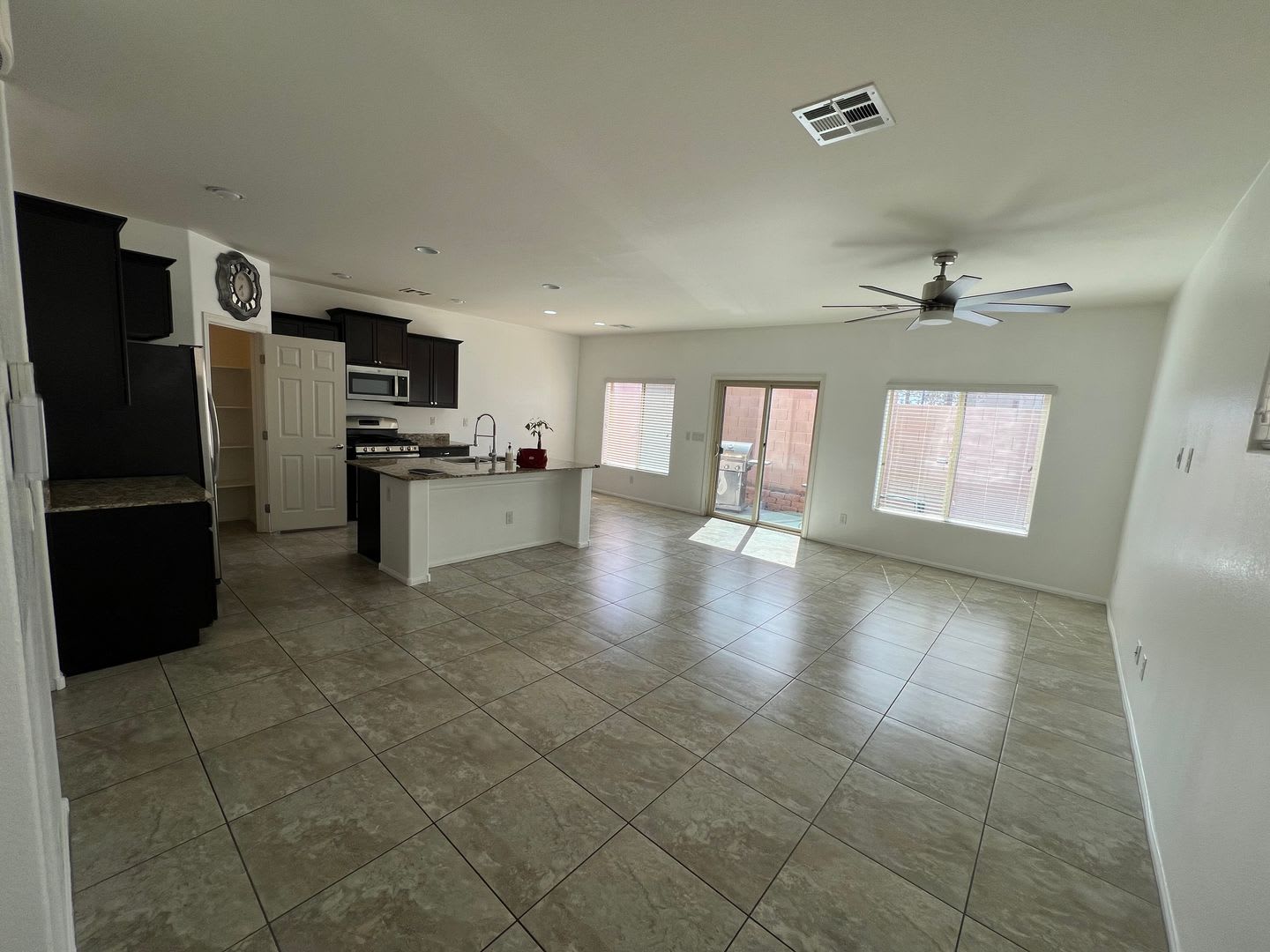 Beautiful 3 Bedroom Home in Gated Community with 2-Car Garage – photo 3