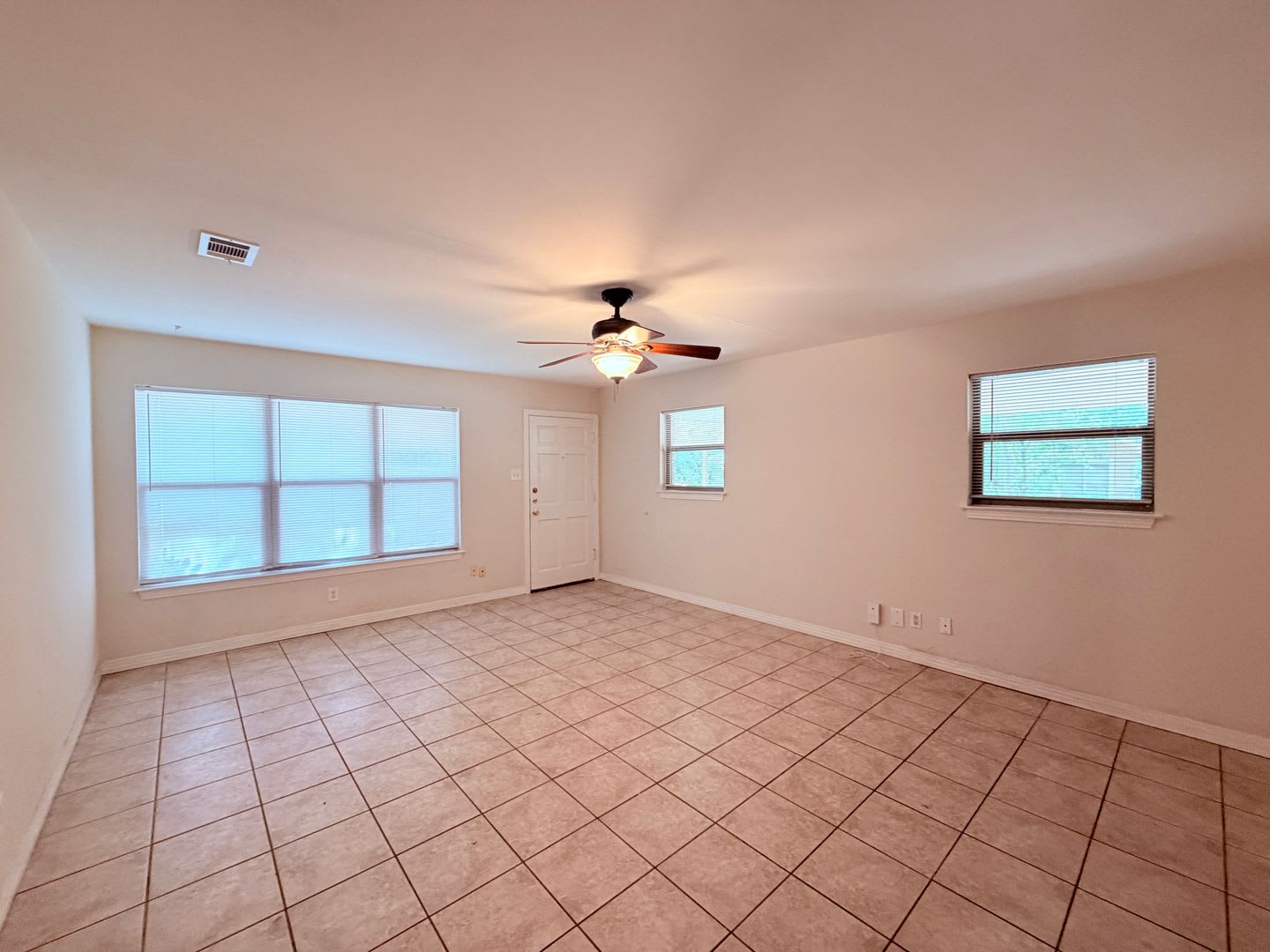 COZY 3 BEDROOM – photo 4