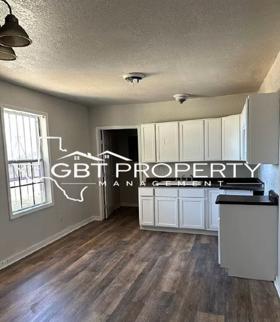 3 Bedroom 2 Bath – photo 1