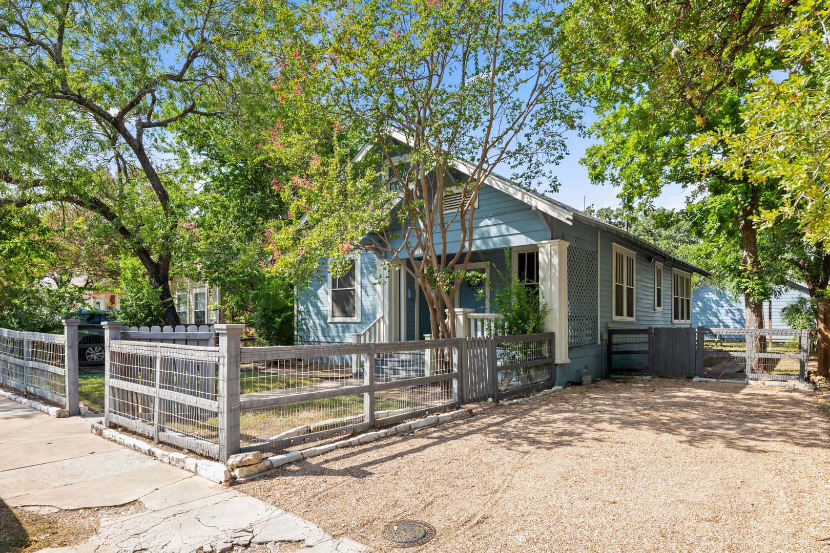 Ut Pre Lease Hyde Park 4 Bed 3 Bath Open Floor Plan Wood Floors Backyard With Deck 2 Car Garage – photo 2