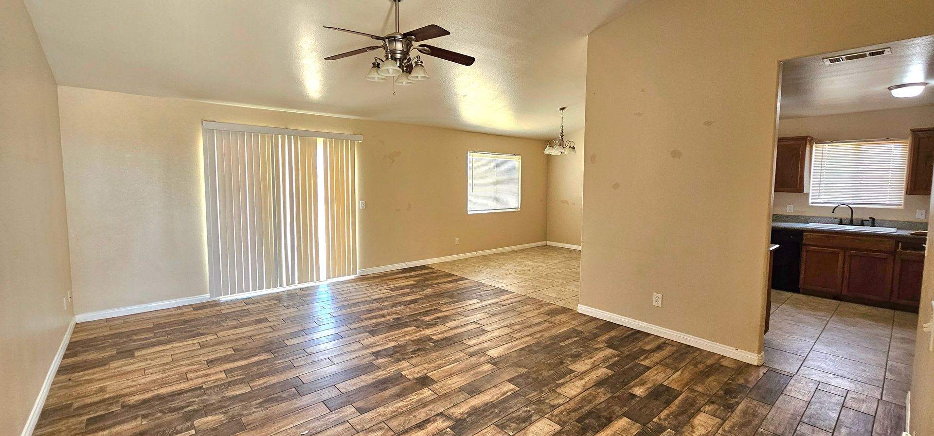 Spacious Single-Story Home with Central AC/Heat and Huge Backyard – photo 2