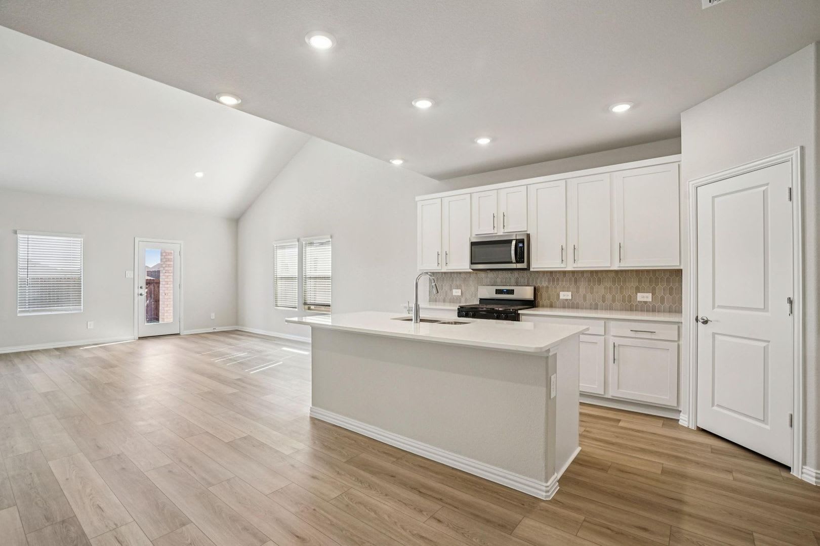 Where Modern Design Meets Smart Living Stunning New Kessler Model – photo 3