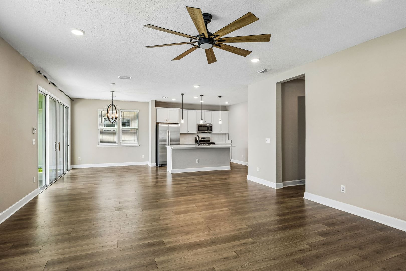 Immaculate 4 Bedroom 2 5 Bathroom Home With A Dedicated Office Spacious Loft And 2 648 Square Feet Of Living Space – photo 3