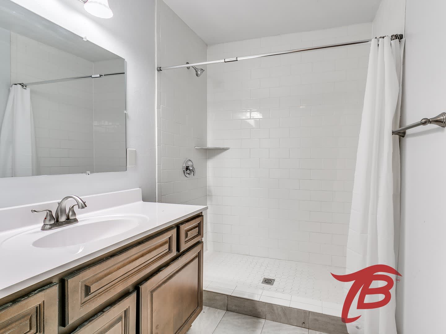 Gorgeous 5 Bedroom 3 Bathroom Home Near Oklahoma City University – photo 2