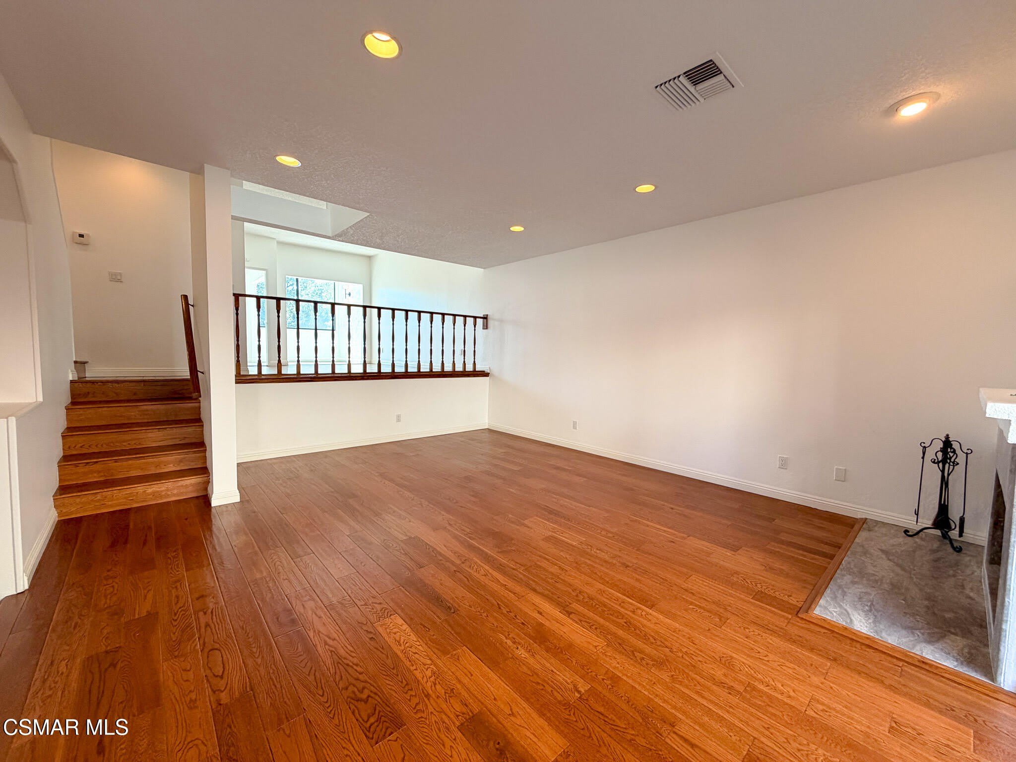 18242 Burbank Boulevard – photo 3