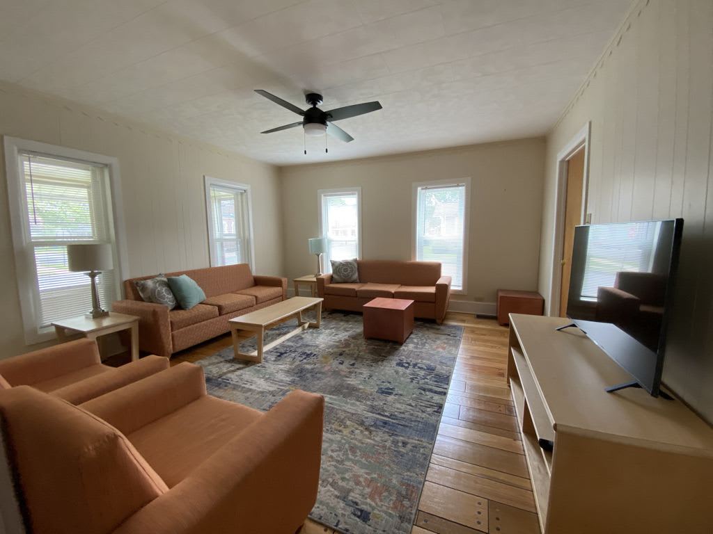 1202 Memorial Avenue – photo 2