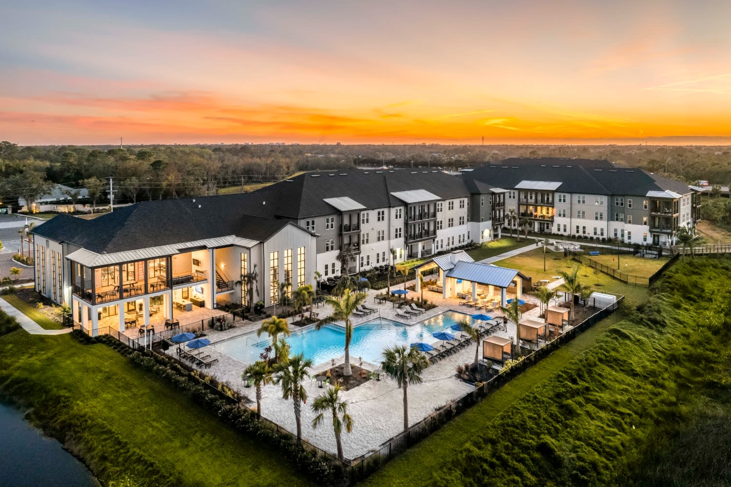 2 2 Condo Available Now At The Villagio For Annual Lease – photo 1