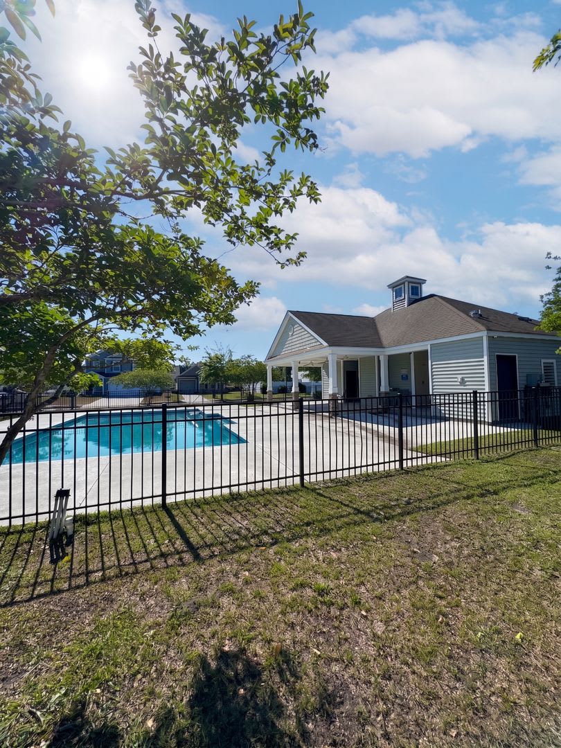 RATE DROP ALERT! (was $2100/month) – photo 2