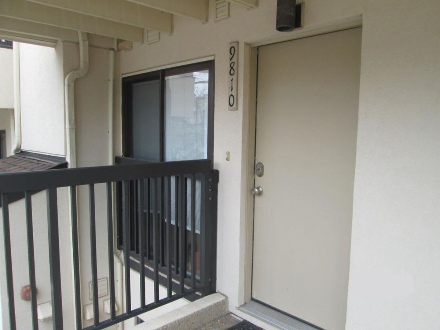 Adorable second level Studio Condo available mid September! – photo 2