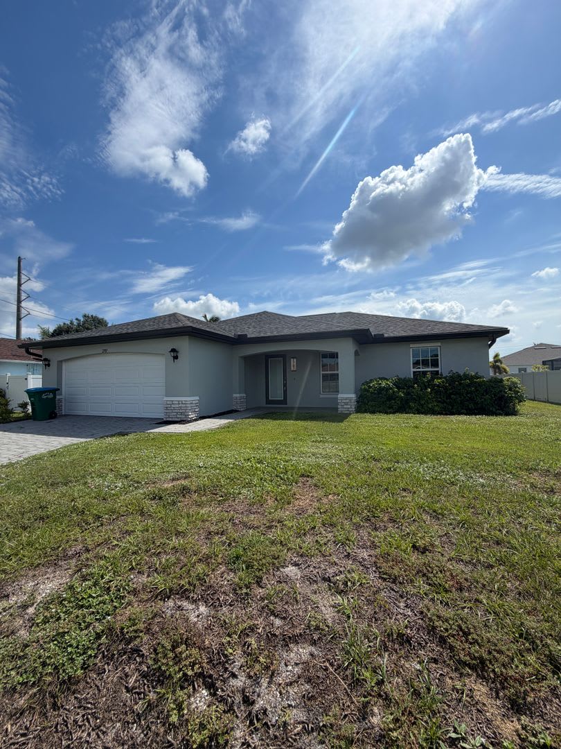 3 Bedroom 2 Bathroom Home with a Den! – photo 2