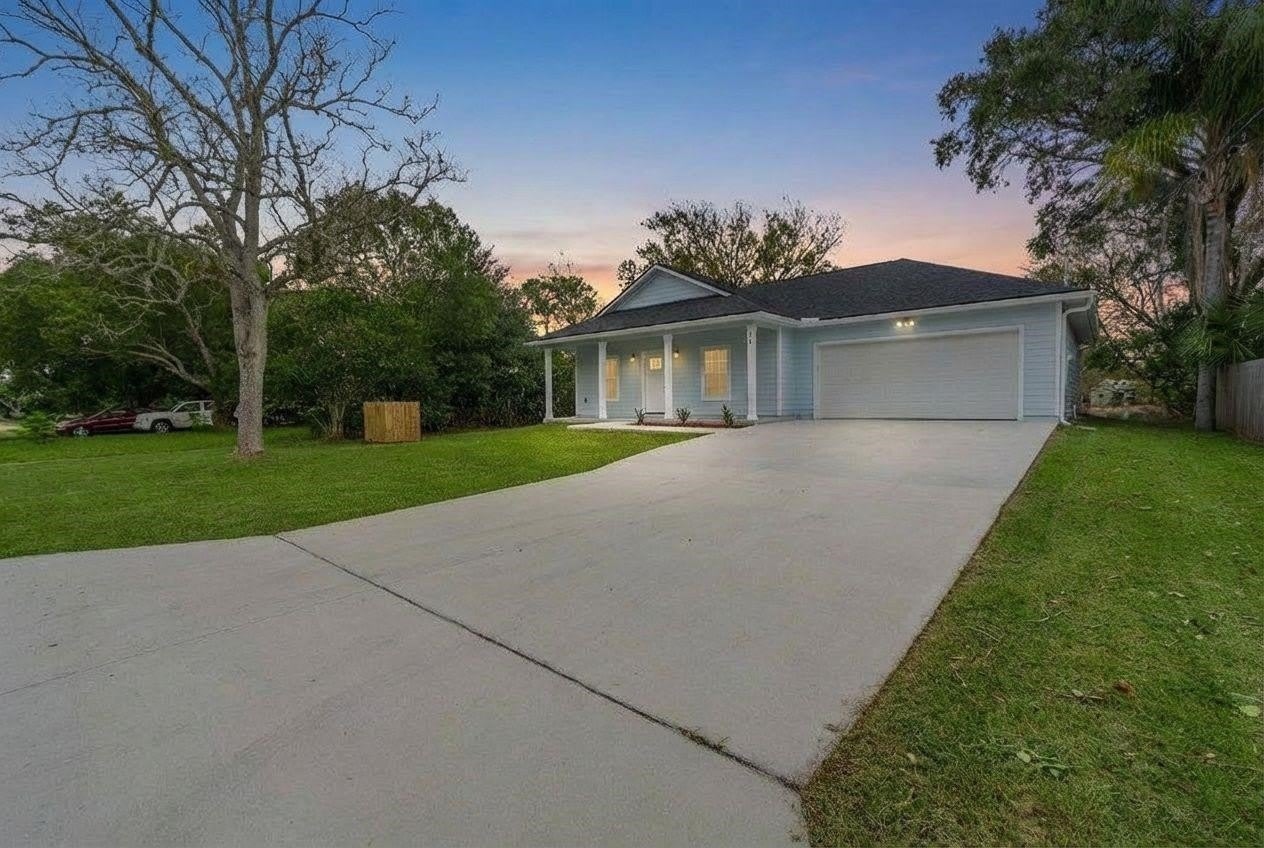 679 Coral Cir – photo 2