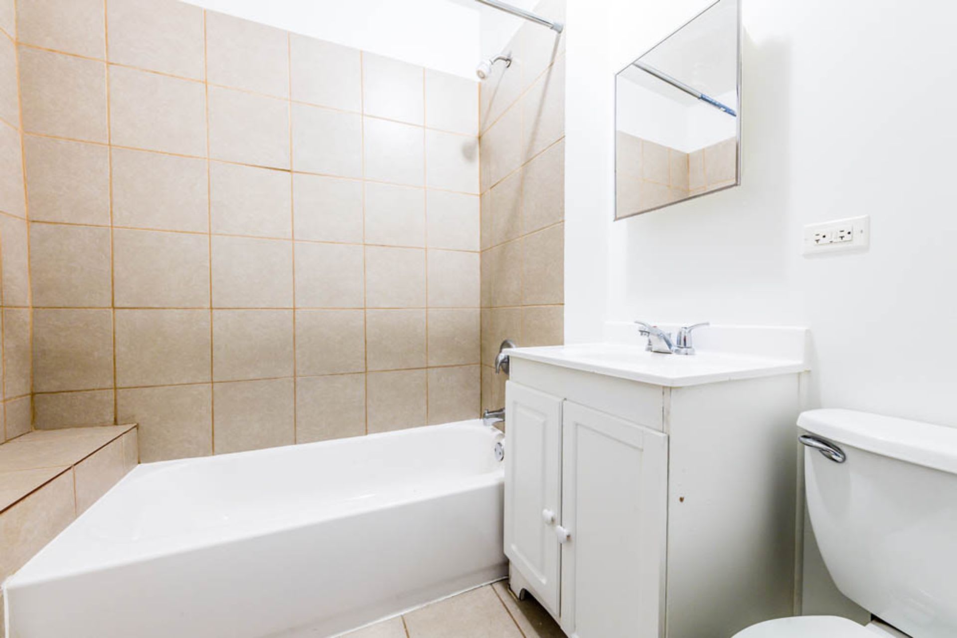 5448 W Adams St – photo 2