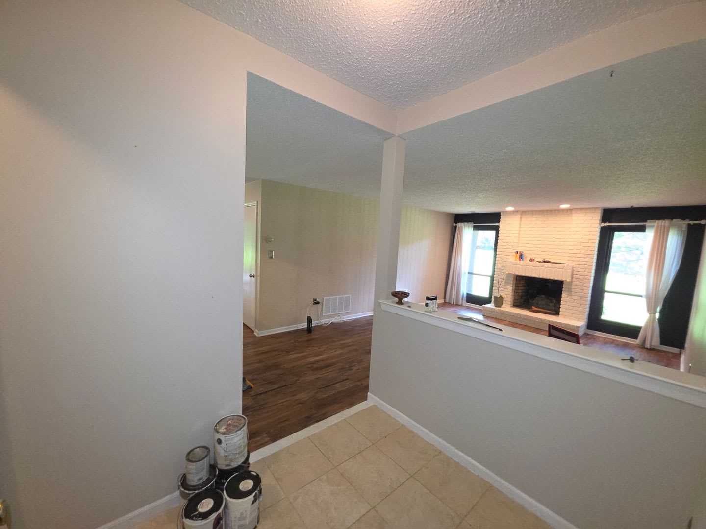 Centrally Located 2 Bedroom 1 Full Bathroom 1St Fl Condominium In The Prestigious Willowbrook Development – photo 4