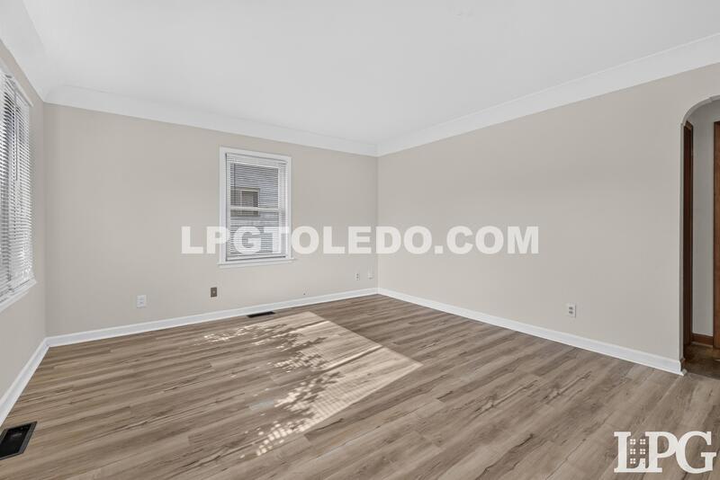 1525 Akron St. – photo 4